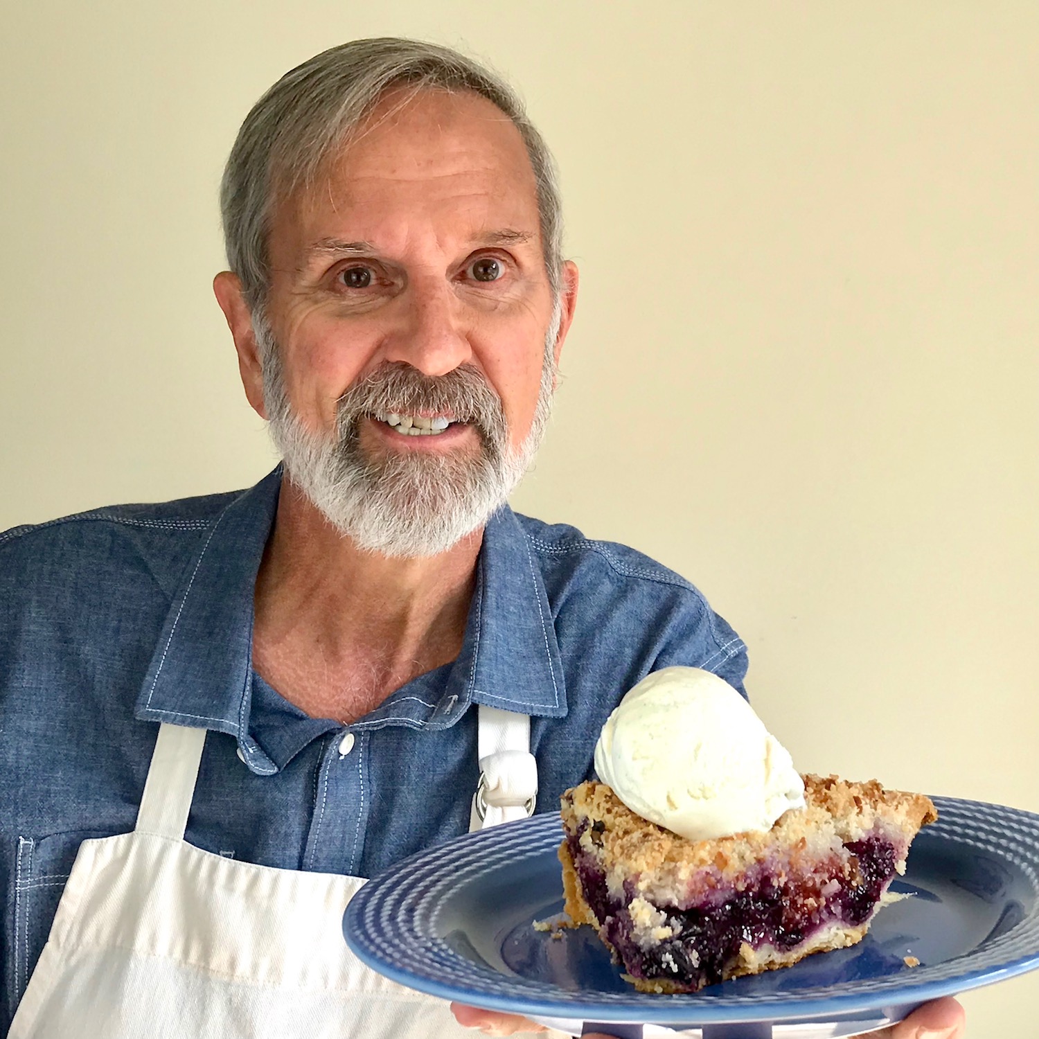 Blueberry-Mango Crumb Pie